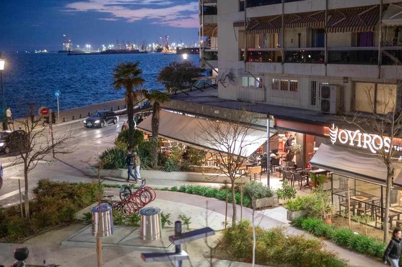 F & B Collection - Luxury Seafront 2 Bedroom Apartment Θεσσαλονίκη 0*,  Ελλάδα